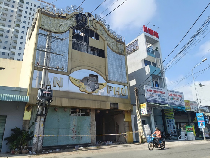 Vụ cháy quán karaoke An Phú: Cán bộ lập khống hồ sơ, biên bản kiểm tra PCCC- Ảnh 1. Vụ cháy quán karaoke An Phú: Cán bộ lập khống hồ sơ, biên bản kiểm tra PCCC- Ảnh 1.