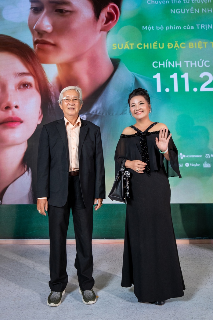Thu Trang, Hồng Đào chúc mừng đạo diễn Trịnh Đình Lê Minh- Ảnh 11.