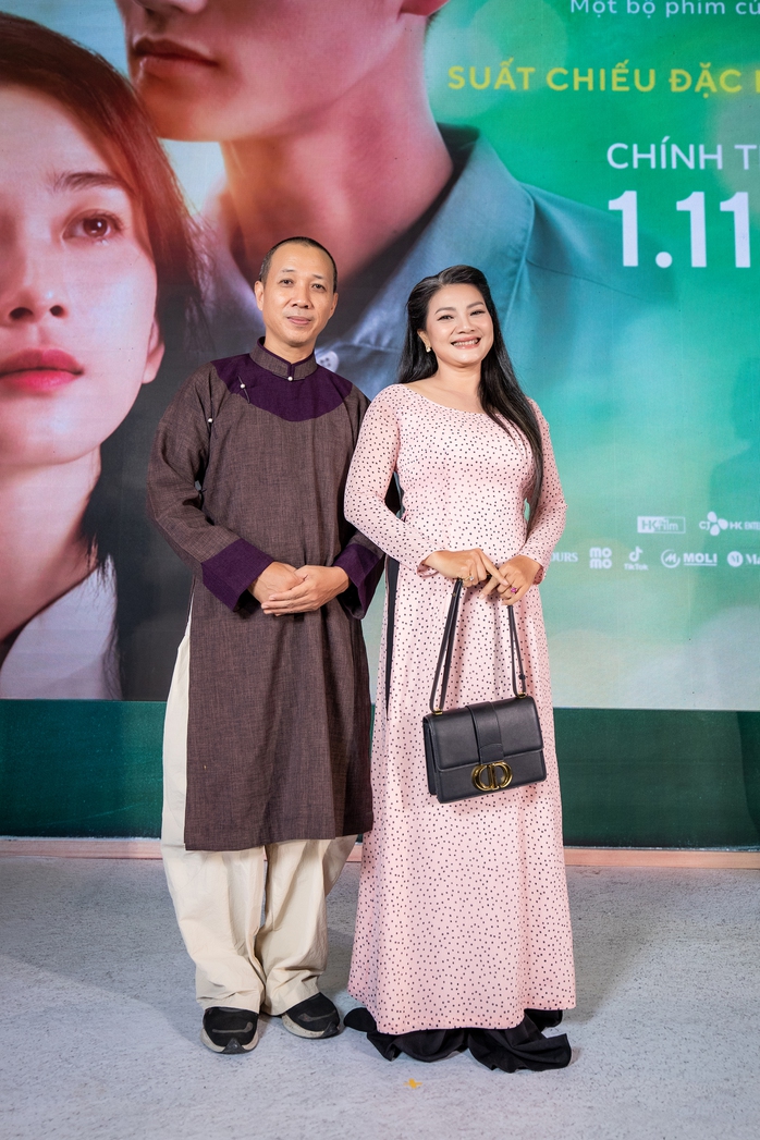 Thu Trang, Hồng Đào chúc mừng đạo diễn Trịnh Đình Lê Minh- Ảnh 6.