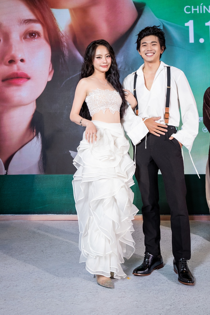 Thu Trang, Hồng Đào chúc mừng đạo diễn Trịnh Đình Lê Minh- Ảnh 10.
