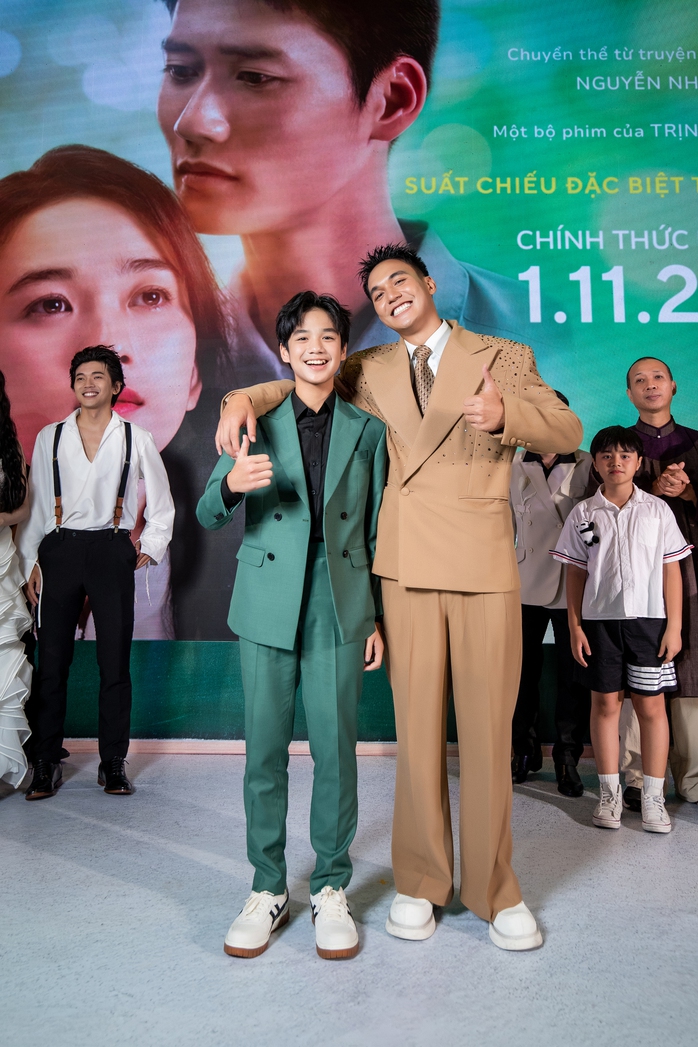 Thu Trang, Hồng Đào chúc mừng đạo diễn Trịnh Đình Lê Minh- Ảnh 8.