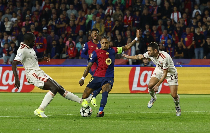 Rafinha tỏa sáng với hat-trick, Barcelona đè bẹp Bayern Munich- Ảnh 2. Rafinha tỏa sáng với hat-trick, Barcelona đè bẹp Bayern Munich- Ảnh 2.