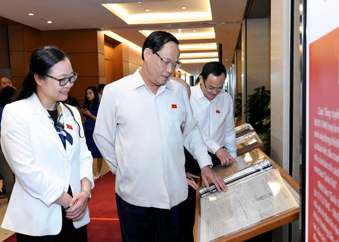 Chủ tịch nước Lương Cường tham quan triển lãm chuyên đề "Nhật Báo Quốc hội"- Ảnh 3. Chủ tịch nước Lương Cường tham quan triển lãm chuyên đề "Nhật Báo Quốc hội"- Ảnh 3.