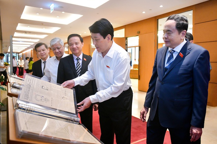 Chủ tịch nước Lương Cường tham quan triển lãm chuyên đề "Nhật Báo Quốc hội"- Ảnh 1. Chủ tịch nước Lương Cường tham quan triển lãm chuyên đề "Nhật Báo Quốc hội"- Ảnh 1.
