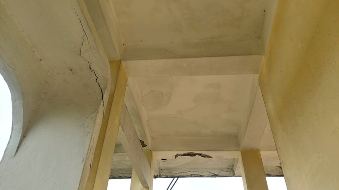 Gần 300 học sinh nơm nớp lo sợ vì trường học xuống cấp nghiêm trọng- Ảnh 6.