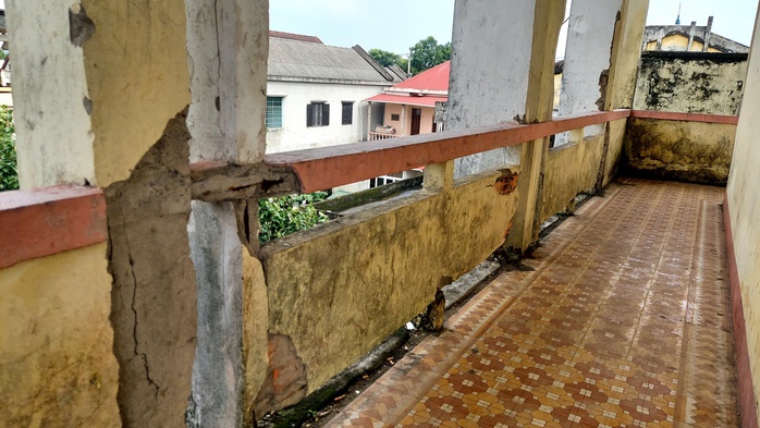 Gần 300 học sinh nơm nớp lo sợ vì trường học xuống cấp nghiêm trọng- Ảnh 3.