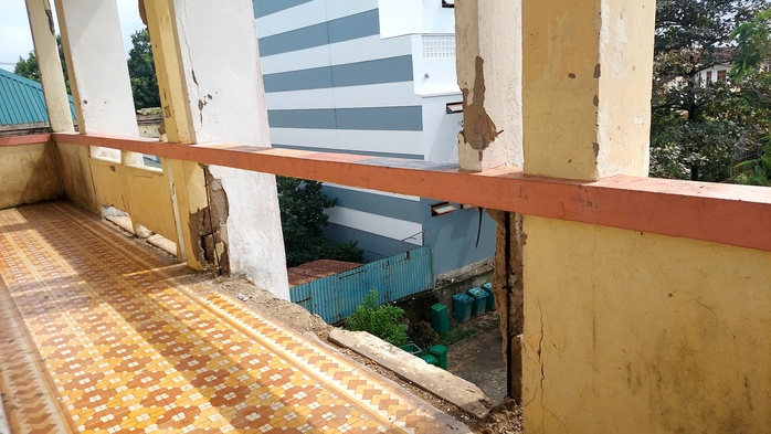 Gần 300 học sinh nơm nớp lo sợ vì trường học xuống cấp nghiêm trọng- Ảnh 5.