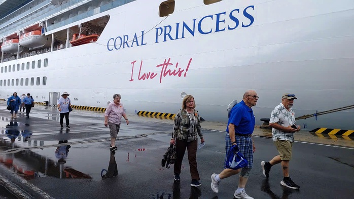 Tàu biển quốc tế CORAL PRINCESS 2.300 khách cập Cảng Cam Ranh- Ảnh 2. Tàu biển quốc tế CORAL PRINCESS 2.300 khách cập Cảng Cam Ranh- Ảnh 2.