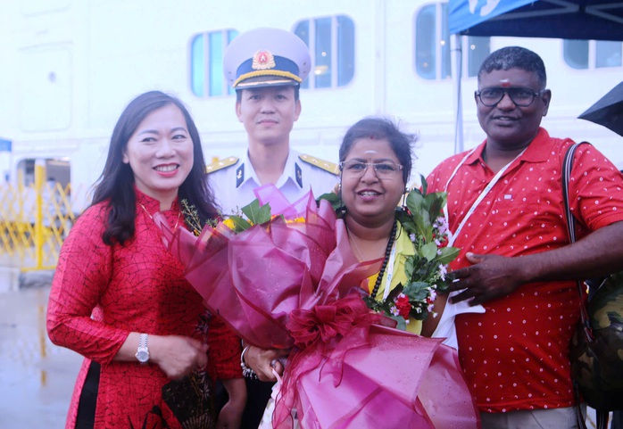 Tàu biển quốc tế CORAL PRINCESS 2.300 khách cập Cảng Cam Ranh- Ảnh 4. Tàu biển quốc tế CORAL PRINCESS 2.300 khách cập Cảng Cam Ranh- Ảnh 4.
