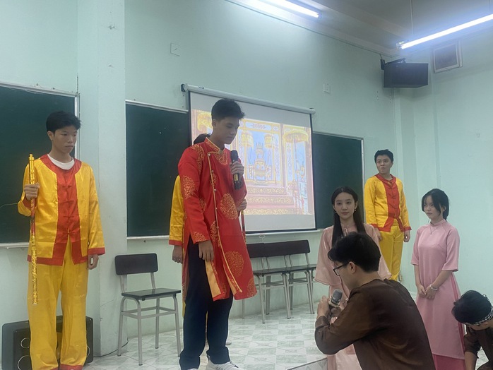Tiết học văn "bùng nổ" của khóa học sinh đầu tiên Trường THCS-THPT Trần Đại Nghĩa- Ảnh 1. Tiết học văn "bùng nổ" của khóa học sinh đầu tiên Trường THCS-THPT Trần Đại Nghĩa- Ảnh 1.