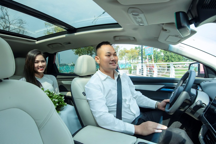 Không gian rộng rãi và thoải mái của VF 8 là điều khách hàng rất yêu thích Không gian rộng rãi và thoải mái của VF 8 là điều khách hàng rất yêu thích