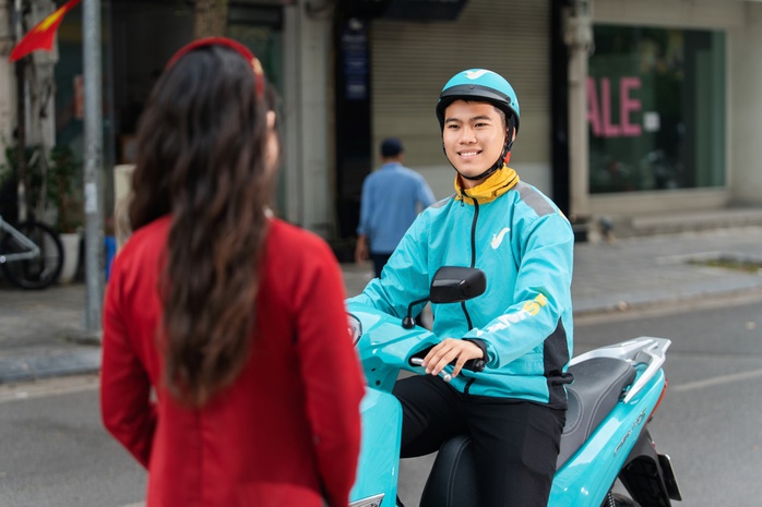 Trang phục sạch sẽ, gọn gàng của tài xế Xanh SM Bike là điểm khách hàng đánh giá cao Trang phục sạch sẽ, gọn gàng của tài xế Xanh SM Bike là điểm khách hàng đánh giá cao