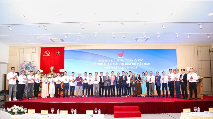 Cựu tuyển thủ Sofm làm Ủy viên BCH VIRESA, ông Việt Hùng đắc cử Chủ tịch - Ảnh 2. Cựu tuyển thủ Sofm làm Ủy viên BCH VIRESA, ông Việt Hùng đắc cử Chủ tịch - Ảnh 2.