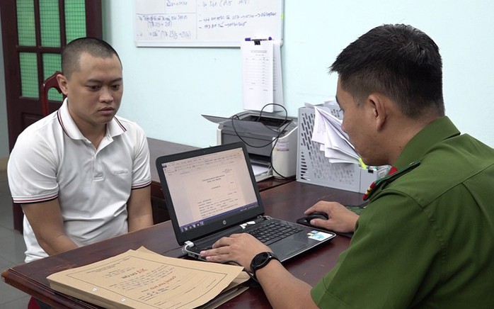 Khống chế con để gặp mẹ, đòi tiền- Ảnh 1. Khống chế con để gặp mẹ, đòi tiền- Ảnh 1.