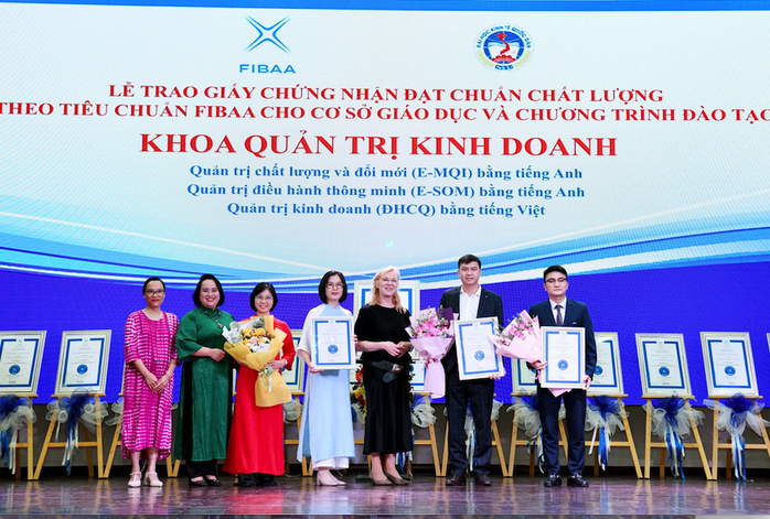 Trường ĐH Kinh tế Quốc dân nhận chứng nhận đạt chuẩn chất lượng của FIBAA- Ảnh 3. Trường ĐH Kinh tế Quốc dân nhận chứng nhận đạt chuẩn chất lượng của FIBAA- Ảnh 3.