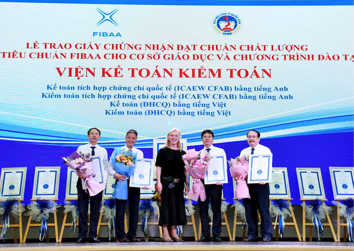 Trường ĐH Kinh tế Quốc dân nhận chứng nhận đạt chuẩn chất lượng của FIBAA- Ảnh 4. Trường ĐH Kinh tế Quốc dân nhận chứng nhận đạt chuẩn chất lượng của FIBAA- Ảnh 4.
