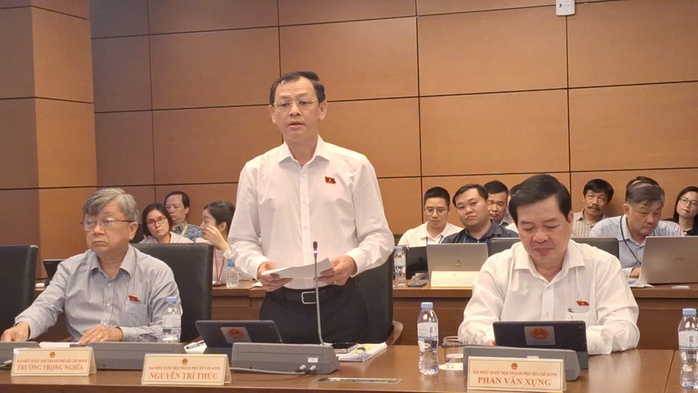 ĐB Nguyễn Tri Thức: Nếu bỏ giấy chuyển tuyến, bệnh viện tuyến chuyên sâu sẽ "vỡ trận"- Ảnh 1. ĐB Nguyễn Tri Thức: Nếu bỏ giấy chuyển tuyến, bệnh viện tuyến chuyên sâu sẽ "vỡ trận"- Ảnh 1.
