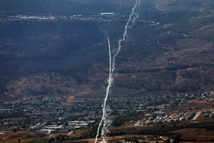Hệ thống phòng không của Israel hoạt động khi tên lửa từ miền Nam Lebanon bắn về phía Bắc Israel vào ngày 23-10. Ảnh: EPA Hệ thống phòng không của Israel hoạt động khi tên lửa từ miền Nam Lebanon bắn về phía Bắc Israel vào ngày 23-10. Ảnh: EPA