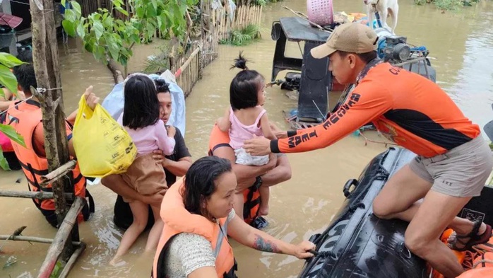 Bão Trami chưa qua, Philippines cảnh báo vùng áp thấp mới- Ảnh 1. Bão Trami chưa qua, Philippines cảnh báo vùng áp thấp mới- Ảnh 1.