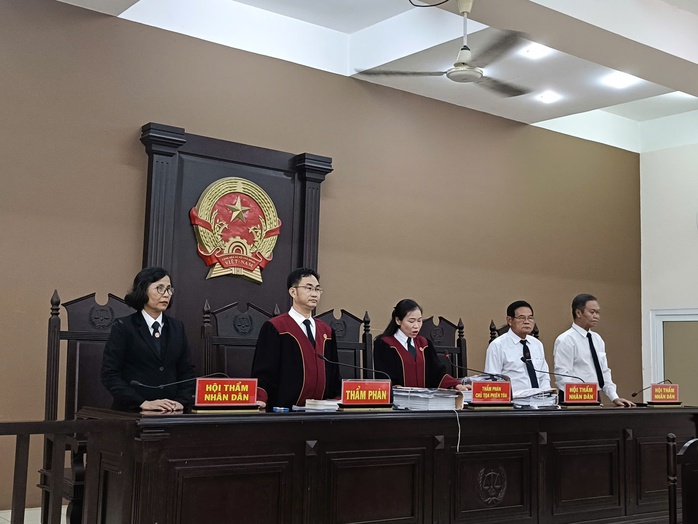 Hình ảnh xét xử vụ án cháy quán karaoke An Phú khiến 32 người chết- Ảnh 4. Hình ảnh xét xử vụ án cháy quán karaoke An Phú khiến 32 người chết- Ảnh 4.