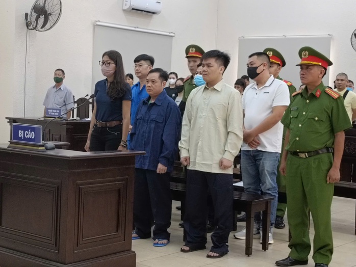 Hình ảnh xét xử vụ án cháy quán karaoke An Phú khiến 32 người chết- Ảnh 2. Hình ảnh xét xử vụ án cháy quán karaoke An Phú khiến 32 người chết- Ảnh 2.