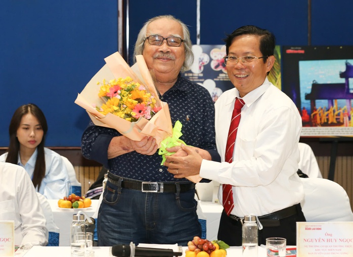 Nghệ sĩ tụ hội hướng tới kỷ niệm 30 năm Giải Mai Vàng và Mai Vàng thứ 30 - Ảnh 11. Nghệ sĩ tụ hội hướng tới kỷ niệm 30 năm Giải Mai Vàng và Mai Vàng thứ 30 - Ảnh 11.