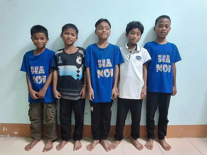 Quảng Bình: 5 học sinh dũng cảm lao xuống dòng nước chảy xiết cứu sống 2 em nhỏ- Ảnh 2. Quảng Bình: 5 học sinh dũng cảm lao xuống dòng nước chảy xiết cứu sống 2 em nhỏ- Ảnh 2.