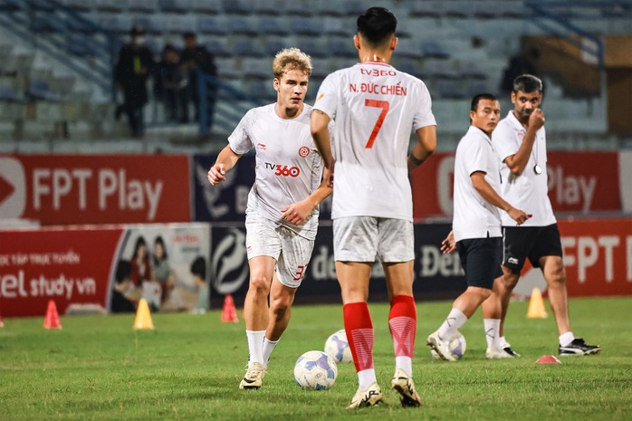 Chơi hơn người, B.Bình Dương vẫn thua Thể Công - Ảnh 2. Chơi hơn người, B.Bình Dương vẫn thua Thể Công - Ảnh 2.