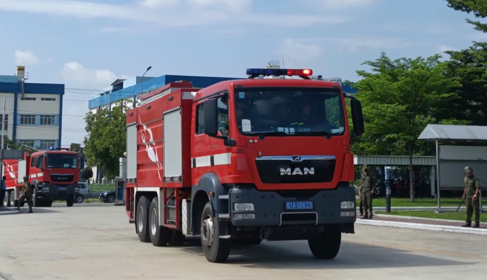 Cận cảnh buổi diễn tập sự cố cháy nổ hóa chất tại doanh nghiệp ở Bình Dương- Ảnh 7. Cận cảnh buổi diễn tập sự cố cháy nổ hóa chất tại doanh nghiệp ở Bình Dương- Ảnh 7.