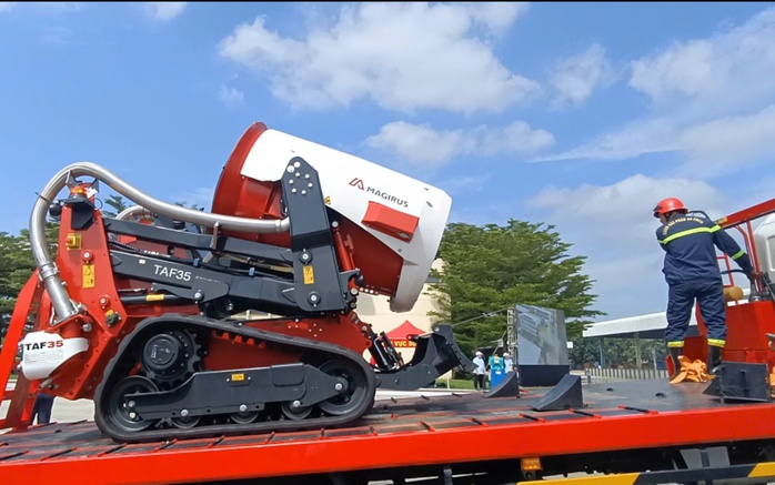Cận cảnh buổi diễn tập sự cố cháy nổ hóa chất tại doanh nghiệp ở Bình Dương- Ảnh 6. Cận cảnh buổi diễn tập sự cố cháy nổ hóa chất tại doanh nghiệp ở Bình Dương- Ảnh 6.