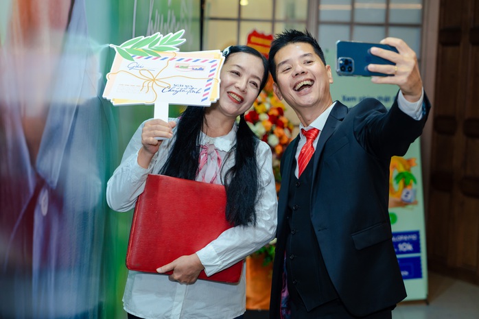 NSƯT Chiều Xuân gây sốc khi trở lại thời học trò- Ảnh 2. NSƯT Chiều Xuân gây sốc khi trở lại thời học trò- Ảnh 2.