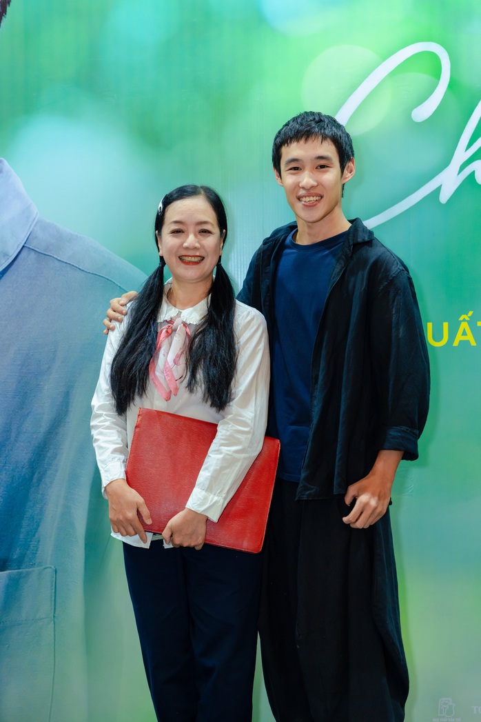 NSƯT Chiều Xuân gây sốc khi trở lại thời học trò- Ảnh 4. NSƯT Chiều Xuân gây sốc khi trở lại thời học trò- Ảnh 4.