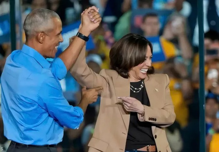 Nhân vật lớn “tiếp sức” cho bà Harris, tiền chảy về phía ông Trump- Ảnh 1.