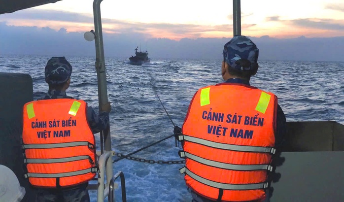 Cứu hộ thành công tàu cá gặp nạn trên biển Hà Tĩnh- Ảnh 1. Cứu hộ thành công tàu cá gặp nạn trên biển Hà Tĩnh- Ảnh 1.