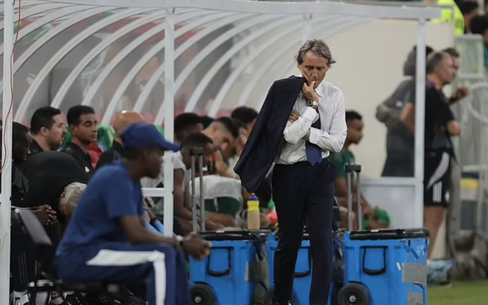 Ả Rập Saudi thi đấu kém cỏi, Roberto Mancini bị cách chức HLV trưởng- Ảnh 1. Ả Rập Saudi thi đấu kém cỏi, Roberto Mancini bị cách chức HLV trưởng- Ảnh 1.