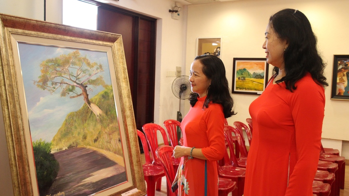 Triển lãm tranh, gốm của các nữ họa sĩ- Ảnh 1. Triển lãm tranh, gốm của các nữ họa sĩ- Ảnh 1.