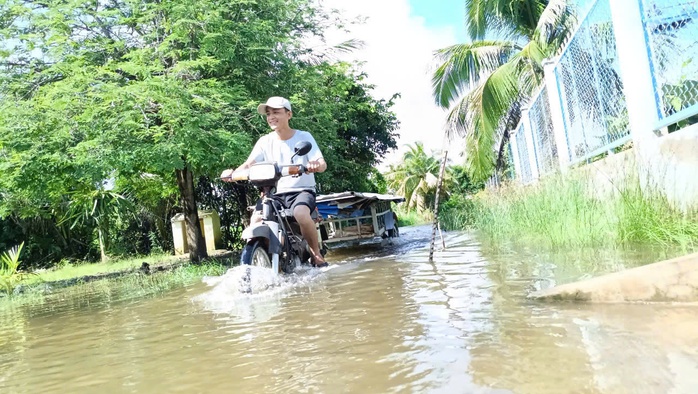 VIDEO: Người dân vùng ven Bạc Liêu khổ sở vì nước ngập triền miên- Ảnh 5. VIDEO: Người dân vùng ven Bạc Liêu khổ sở vì nước ngập triền miên- Ảnh 5.