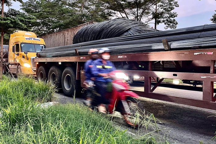 TP HCM: Lý do cả trăm người đi ngược chiều ở quận 7- Ảnh 2. TP HCM: Lý do cả trăm người đi ngược chiều ở quận 7- Ảnh 2.