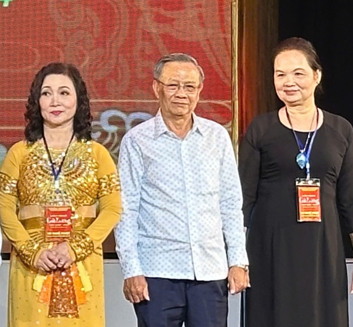 NSND Thanh Điền, nhà văn Bích Ngân ngồi ghế nóng Hội đồng nghệ thuật cải lương- Ảnh 4. NSND Thanh Điền, nhà văn Bích Ngân ngồi ghế nóng Hội đồng nghệ thuật cải lương- Ảnh 4.