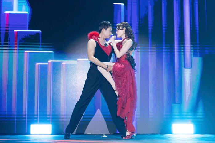 Sao Việt "choáng" với showcase Hoàng Mỹ An- Ảnh 1. Sao Việt "choáng" với showcase Hoàng Mỹ An- Ảnh 1.