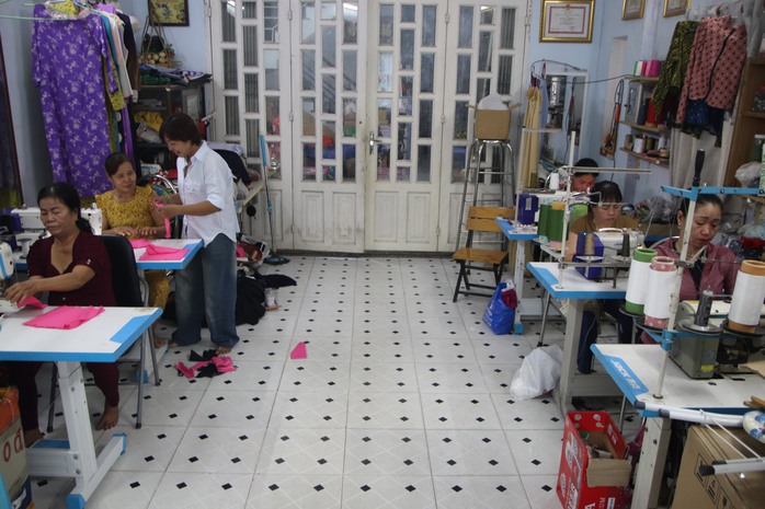 San sẻ với người khó khăn- Ảnh 1. San sẻ với người khó khăn- Ảnh 1.