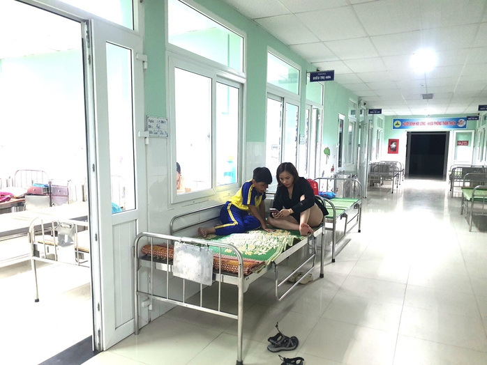 16 học sinh nhập viện sau khi dùng sữa chua do "hiệu ứng đám đông"?- Ảnh 1. 16 học sinh nhập viện sau khi dùng sữa chua do "hiệu ứng đám đông"?- Ảnh 1.