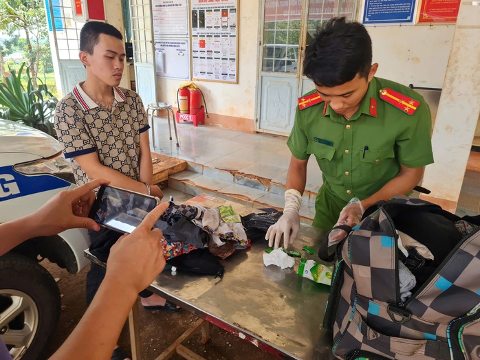 Đối tượng gây tai nạn chết người sử dụng "hàng nóng" và ma tuý- Ảnh 1. Đối tượng gây tai nạn chết người sử dụng "hàng nóng" và ma tuý- Ảnh 1.