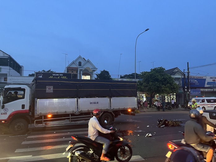 Va chạm xe tải trên Quốc lộ 1, người đi xe máy tử vong- Ảnh 1. Va chạm xe tải trên Quốc lộ 1, người đi xe máy tử vong- Ảnh 1.