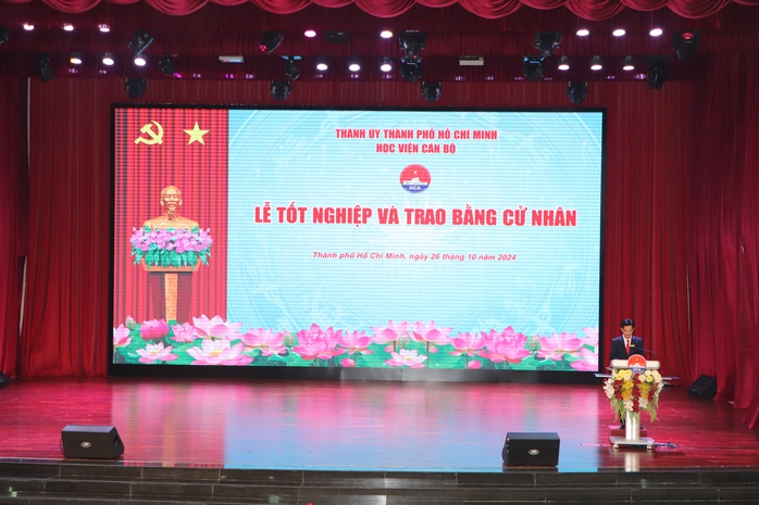 Học viện Cán bộ TP HCM trao bằng tốt nghiệp cho 348 cử nhân- Ảnh 1. Học viện Cán bộ TP HCM trao bằng tốt nghiệp cho 348 cử nhân- Ảnh 1.
