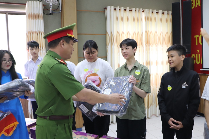 TP HCM: Cấp giấy khai sinh, CCCD cho trẻ em có hoàn cảnh đặc biệt- Ảnh 2. TP HCM: Cấp giấy khai sinh, CCCD cho trẻ em có hoàn cảnh đặc biệt- Ảnh 2.