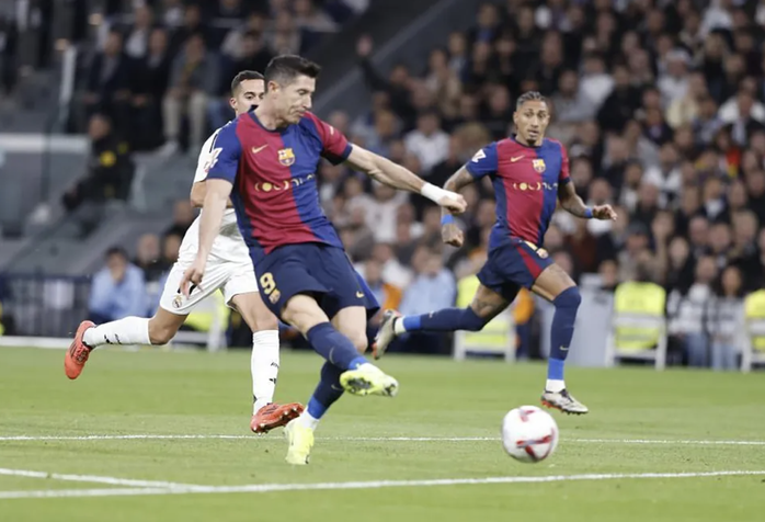 Lamine Yamal lập kỷ lục, Barcelona nghiền nát Real Madrid - Ảnh 4. Lamine Yamal lập kỷ lục, Barcelona nghiền nát Real Madrid - Ảnh 4.