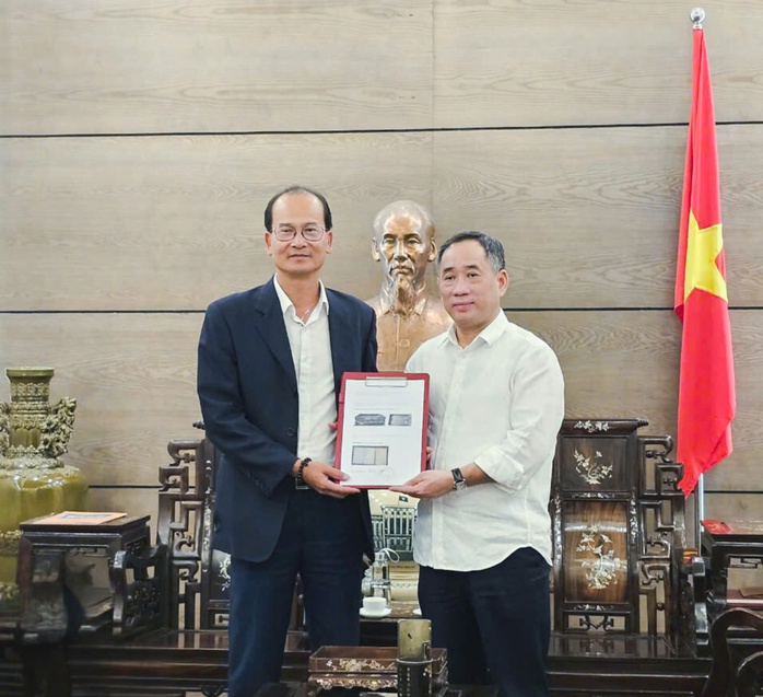 "Bật mí" những kỷ vật của vua Hàm Nghi trao tặng cho Huế và Quảng Trị- Ảnh 1. "Bật mí" những kỷ vật của vua Hàm Nghi trao tặng cho Huế và Quảng Trị- Ảnh 1.