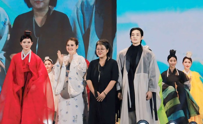 Sôi động "Ngày hội văn hóa hữu nghị Việt Nam - Hàn Quốc 2024"- Ảnh 5. Sôi động "Ngày hội văn hóa hữu nghị Việt Nam - Hàn Quốc 2024"- Ảnh 5.