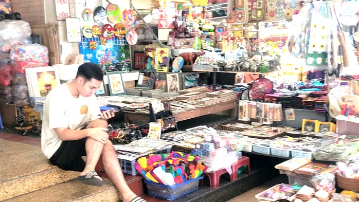 VIDEO: Chợ Đồng Xuân kinh doanh thế nào trước "bão" chốt đơn online?- Ảnh 6. VIDEO: Chợ Đồng Xuân kinh doanh thế nào trước "bão" chốt đơn online?- Ảnh 6.